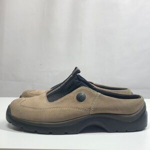 Bare Traps brown mocasines size 7M